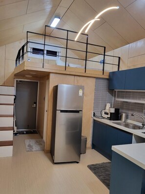 Room (101) | Living area | LCD TV - DK Sea Side Pension (Namhae)