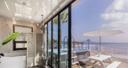 Lim Sea Side Poolvilla Pension