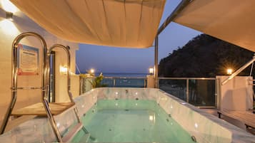 Suite monolocale Basic, 2 letti queen, vista oceano (private whirlpool, 101) | Terrazza/patio