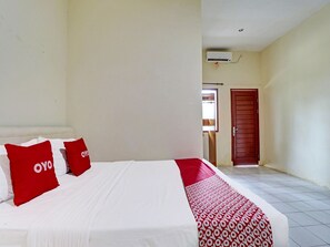 Free WiFi, bed sheets