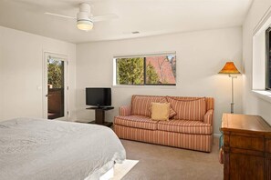 3 chambres, bureau, fer et planche à repasser, accès au Wi-Fi (inclus)