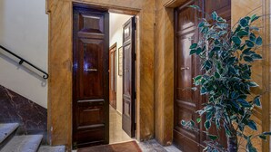 A marble staircase leading to a wooden door, a potted plant, and a wooden door with a doormat. - SPANISH STEPS 3 BEDROOM PRESTIGIOUS HOME (Roma)