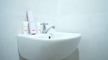 Standard Double Room | Bathroom sink