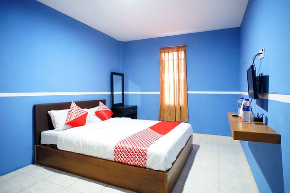 Standard Double Room | Desk, free WiFi, bed sheets - OYO 1272 Grand Garuda Guest House (Balikpapan)