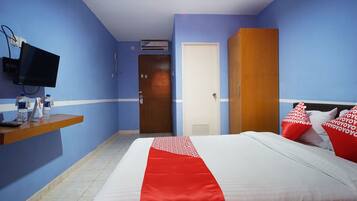 Standard Double Room | Desk, free WiFi, bed sheets