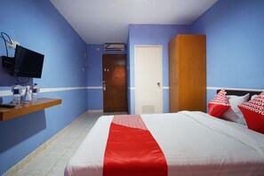 Standard Double Room | Desk, free WiFi, bed sheets - OYO 1272 Grand Garuda Guest House (Balikpapan)