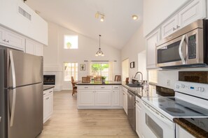 Fridge, microwave, oven, stovetop - Scottsdale Oasis! 5 BR, 7 beds, pool, 3000+ sq ft - near Mayo Clinic Hospital (Scottsdale)