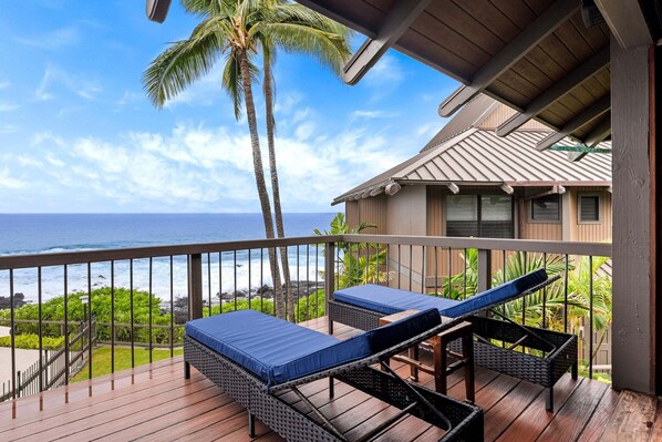 Terrace/patio - 🏖️Air-Conditioned Ocean Front Hawaii Townhome! | Sleeps 6 (Kailua Kona)
