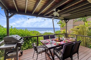Outdoor dining - 🏖️Air-Conditioned Ocean Front Hawaii Townhome! | Sleeps 6 (Kailua Kona)