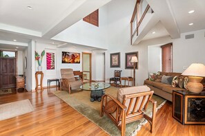 TV, DVD player, books - 🏖️Air-Conditioned Ocean Front Hawaii Townhome! | Sleeps 6 (Kailua Kona)