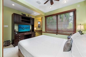 3 bedrooms, iron/ironing board, free WiFi, bed sheets - 🏖️Air-Conditioned Ocean Front Hawaii Townhome! | Sleeps 6 (Kailua Kona)