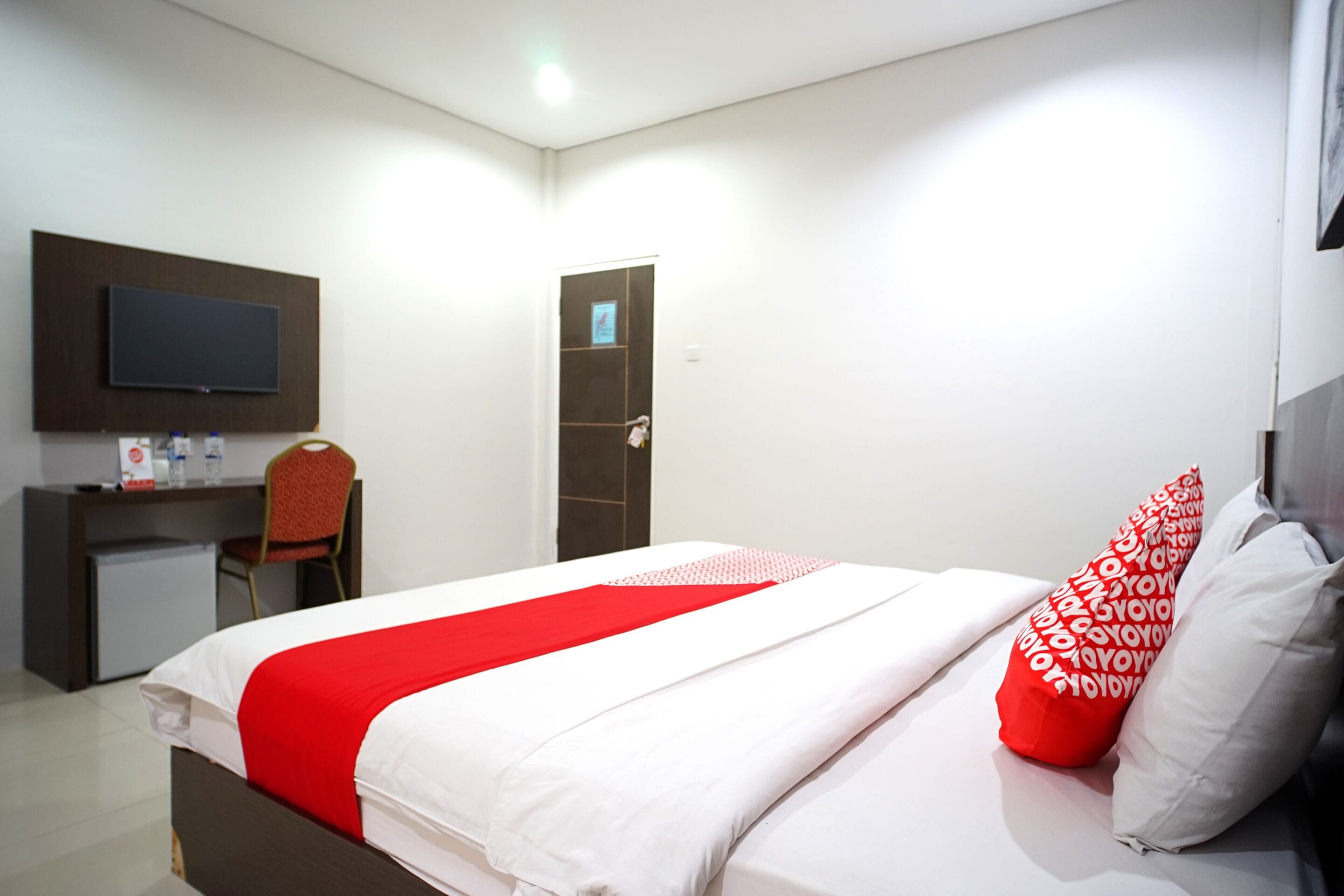 deluxe double room | free wifi, bed sheets
