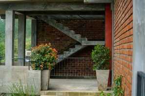 Exterior - Rawana Den (Ella)