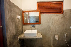 Economy Double Room | Bathroom sink - Rawana Den (Ella)