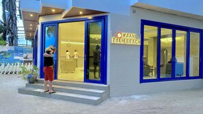 A building with a sign reading "KAANI PALM BEACH". - Kaani Palm Beach (Maafushi)