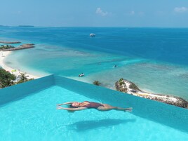Piscina infinita