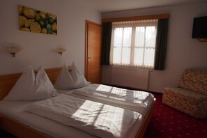 2 bedrooms, travel crib, WiFi, bed sheets