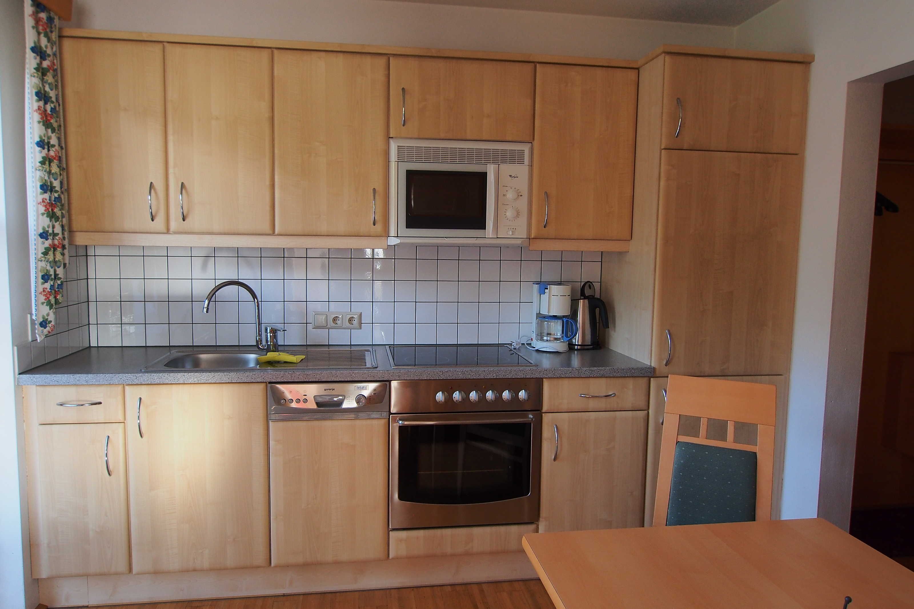 Kühlschrank, Mikrowelle, Ofen, Geschirrspüler