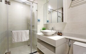 Deluxe Apartment, 2 Bedrooms, Non Smoking, Tower | Bathroom | Free toiletries, hair dryer, slippers, bidet - Vinhomes Metropolis by QMP (Hanoi)