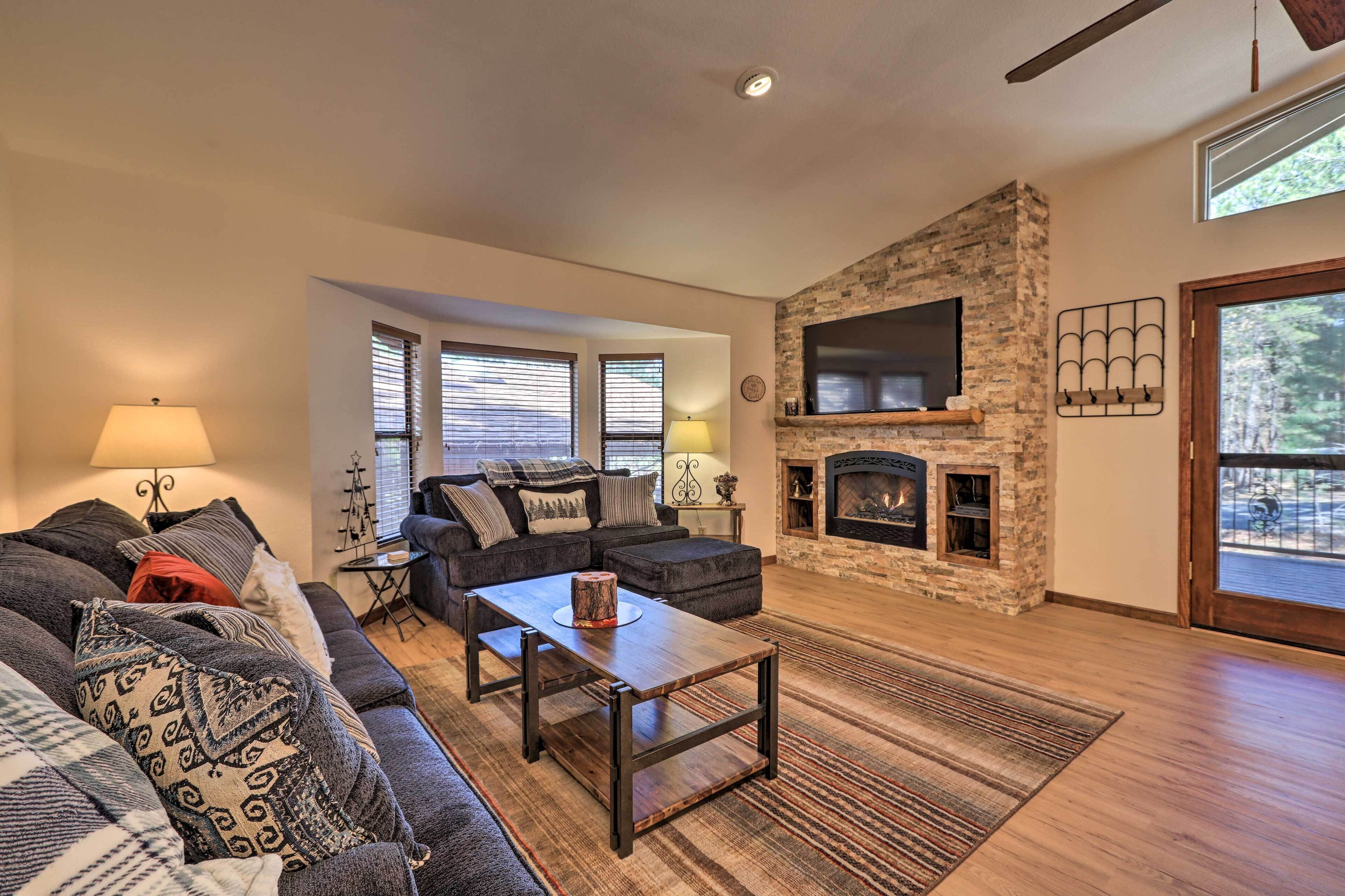 Munds Park Mountain Getaway: Hike, Golf & Unwind!