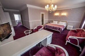 Suíte superluxo | Frigobar, individualmente mobiliados, escrivaninha