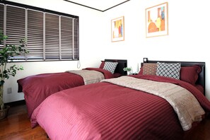 2 bedrooms, desk, iron/ironing board, WiFi