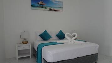 Hypo-allergenic bedding, minibar, desk, blackout curtains