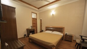 Unclassified image, 2 of 8, button - Pine Drive Resort (Solan)