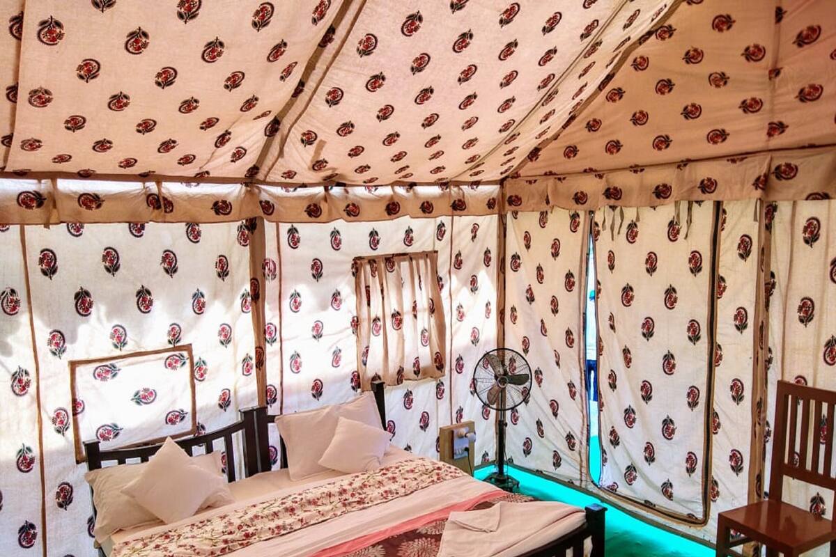 Deluxe Tent | Free WiFi