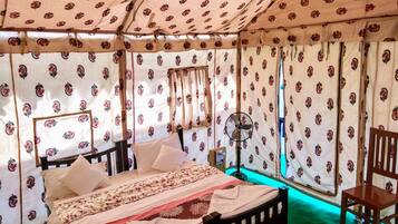 Deluxe Tent | Free WiFi