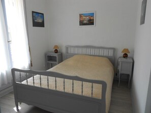 1 bedroom - T2 Cabin Apartment in Vieux-Boucau with Balcony, Pets Allowed (Vieux-Boucau-les-Bains)