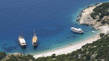 Una spiaggia nelle vicinanze