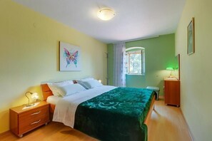 2 Schlafzimmer, Zimmersafe, kostenloses WLAN, Bettwäsche