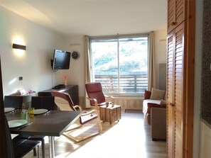 TV - Cozy studio for 4 with balcony in Piau-Engaly (Piau-Engaly)