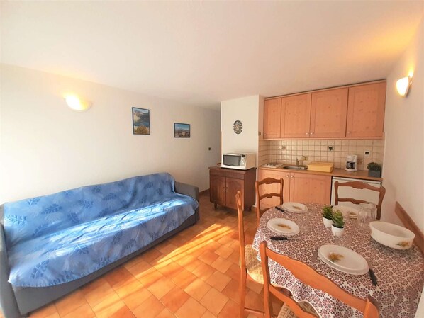 Interior - Cozy T2 Apartment for 6 with Balcony, Ski Locker & Parking in Saint-Lary-Soulan (Saint-Lary-Soulan)