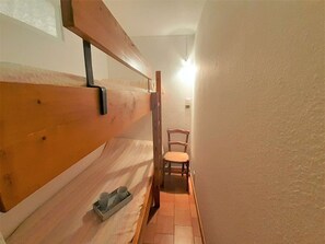 1 camera