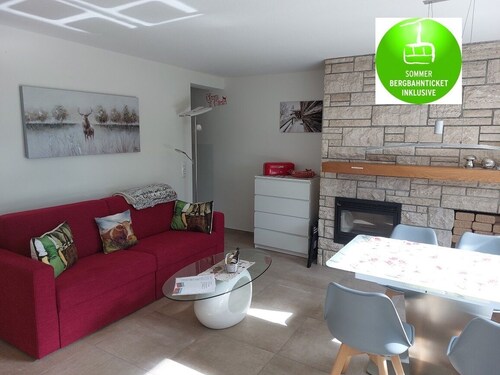 Apartment with pool, parking space, south-facing balcony, sauna, from May-Oct. Mountain railway ticket incl.