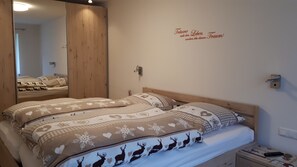 2 bedrooms, in-room safe, iron/ironing board, free WiFi