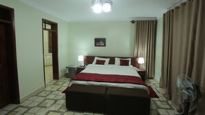 Executive Room (Jinja) | Desk, laptop workspace, blackout drapes, WiFi (free) - Precious Villas Lubowa (Kampala)