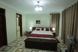 Executive Room (Jinja) | Desk, laptop workspace, blackout drapes, free WiFi