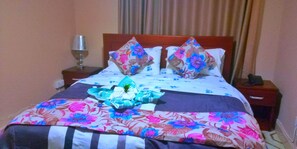 Deluxe Room (Moroto) | Desk, laptop workspace, blackout drapes, free WiFi - Precious Villas Lubowa (Kampala)