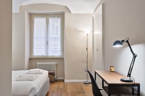 4 bedrooms, desk, iron/ironing board, WiFi
