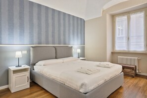 4 bedrooms, desk, iron/ironing board, WiFi