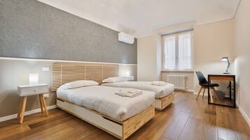 4 bedrooms, desk, iron/ironing board, WiFi