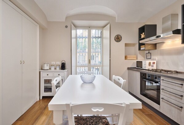 Fridge, microwave, oven, stovetop