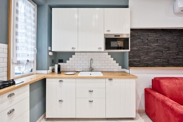 Fridge, microwave, stovetop, toaster