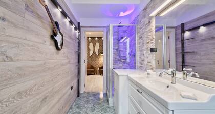 GuestHost - Comfortable and cozy apartment full of design details that can accommodate up to 6 people! Located at Porta Palazzo area, a multi-ethnic neighborhood and set of the oldest flea market in Italy, the historic Balon on Saturday morning. Torino-D