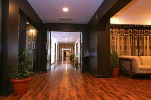 Interior entrance - Hotel Shantiidoot (Mumbai)