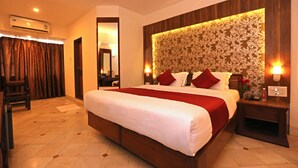 Deluxe Room - Hotel Shantiidoot (Mumbai)