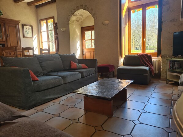 TV, fireplace, DVD player, foosball